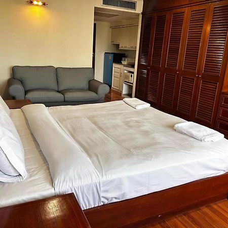 Affordable Serviced Apartments In Nana Omni Tower - Prime Sukhumvit Location 曼谷 外观 照片