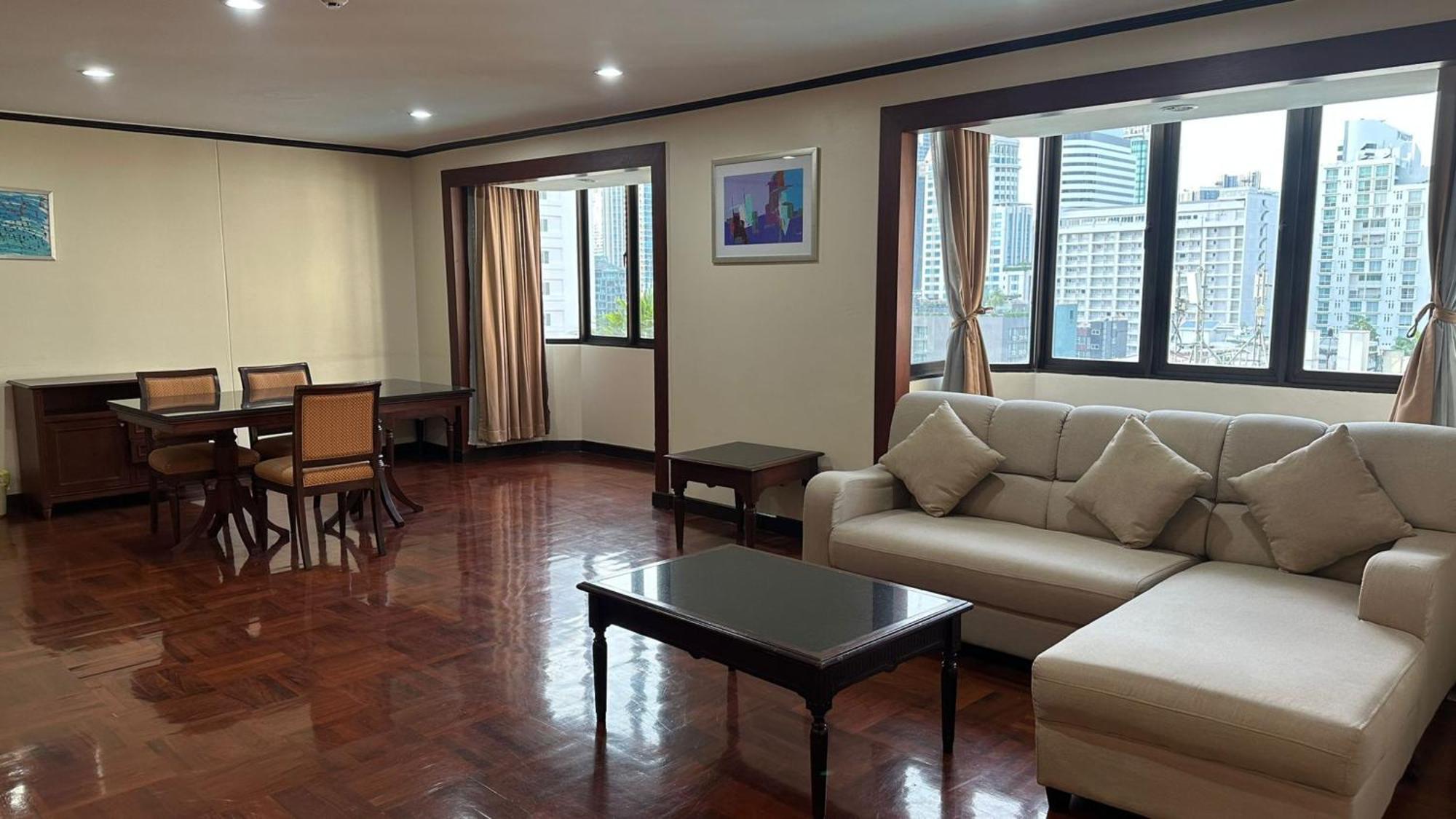 Affordable Serviced Apartments In Nana Omni Tower - Prime Sukhumvit Location 曼谷 外观 照片