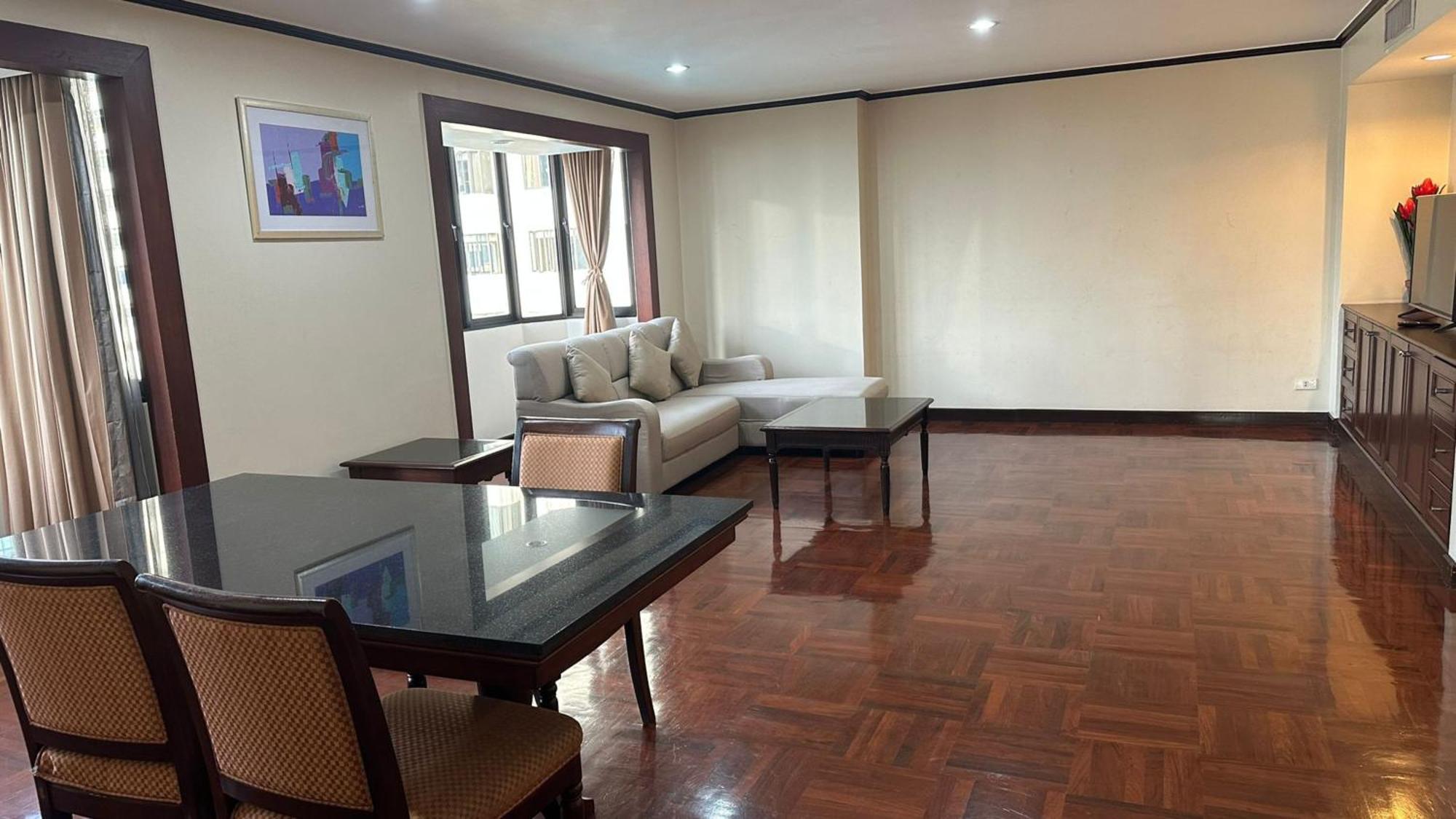 Affordable Serviced Apartments In Nana Omni Tower - Prime Sukhumvit Location 曼谷 外观 照片