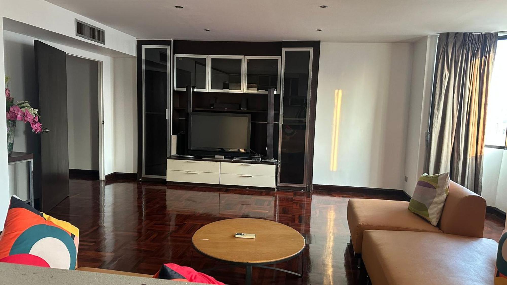 Affordable Serviced Apartments In Nana Omni Tower - Prime Sukhumvit Location 曼谷 外观 照片