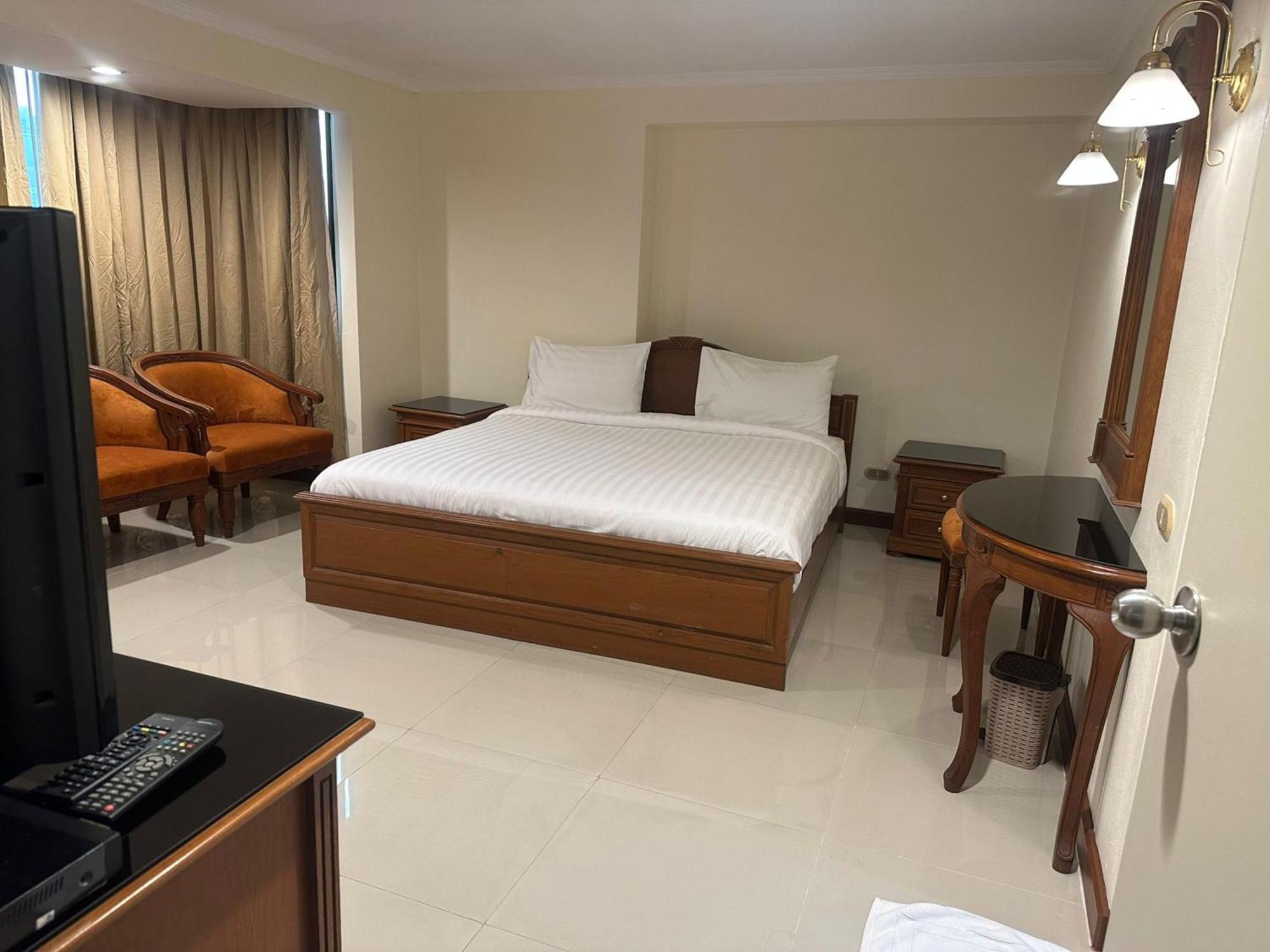 Affordable Serviced Apartments In Nana Omni Tower - Prime Sukhumvit Location 曼谷 外观 照片