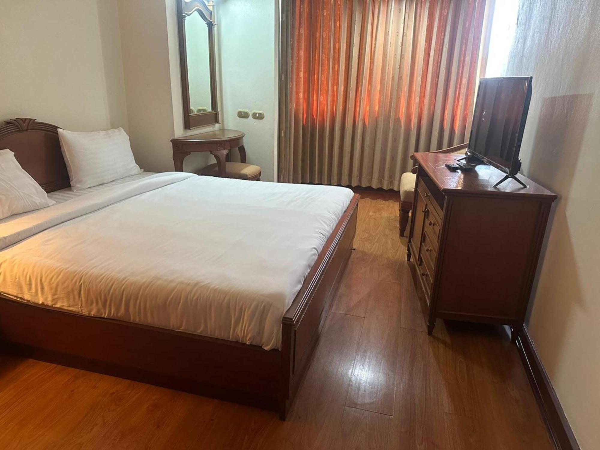 Affordable Serviced Apartments In Nana Omni Tower - Prime Sukhumvit Location 曼谷 外观 照片