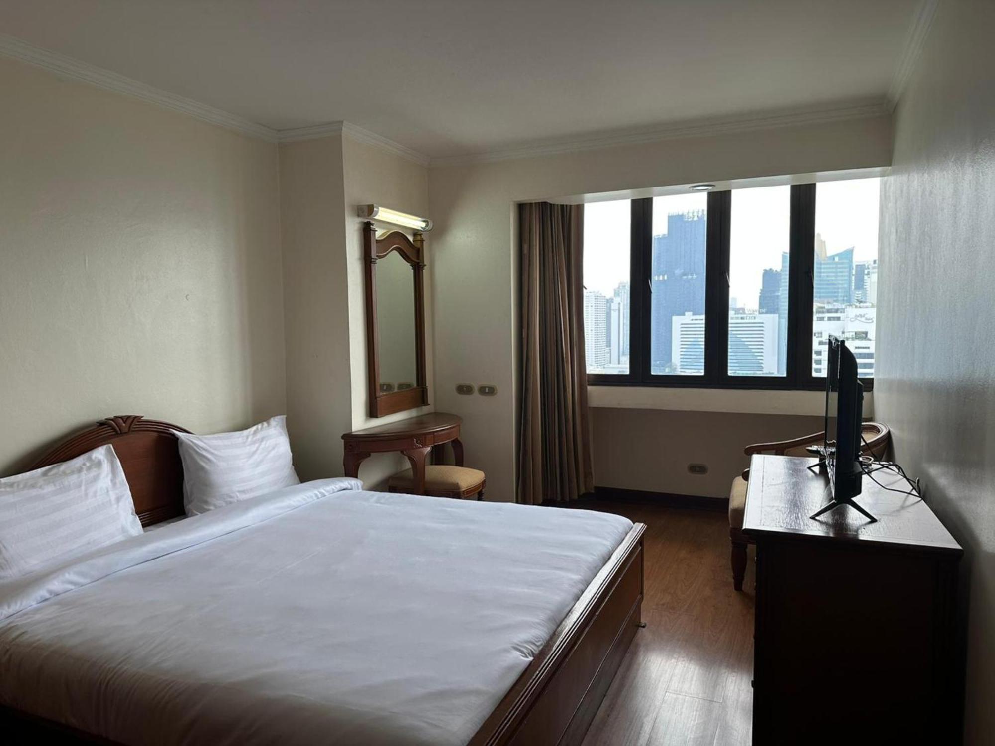 Affordable Serviced Apartments In Nana Omni Tower - Prime Sukhumvit Location 曼谷 外观 照片