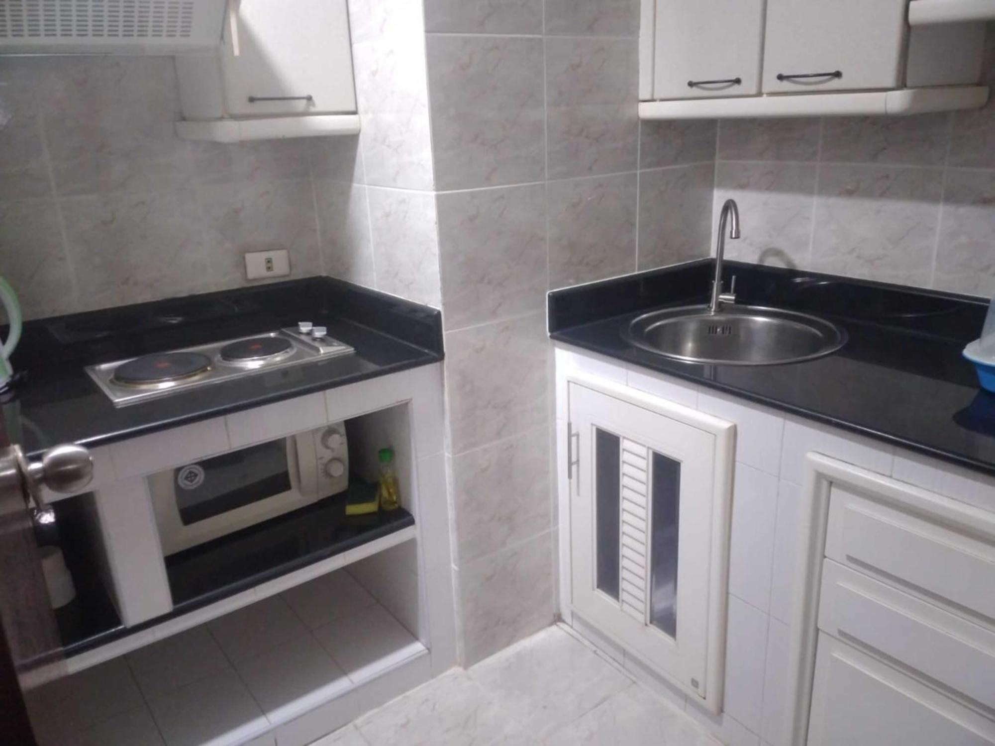 Affordable Serviced Apartments In Nana Omni Tower - Prime Sukhumvit Location 曼谷 外观 照片