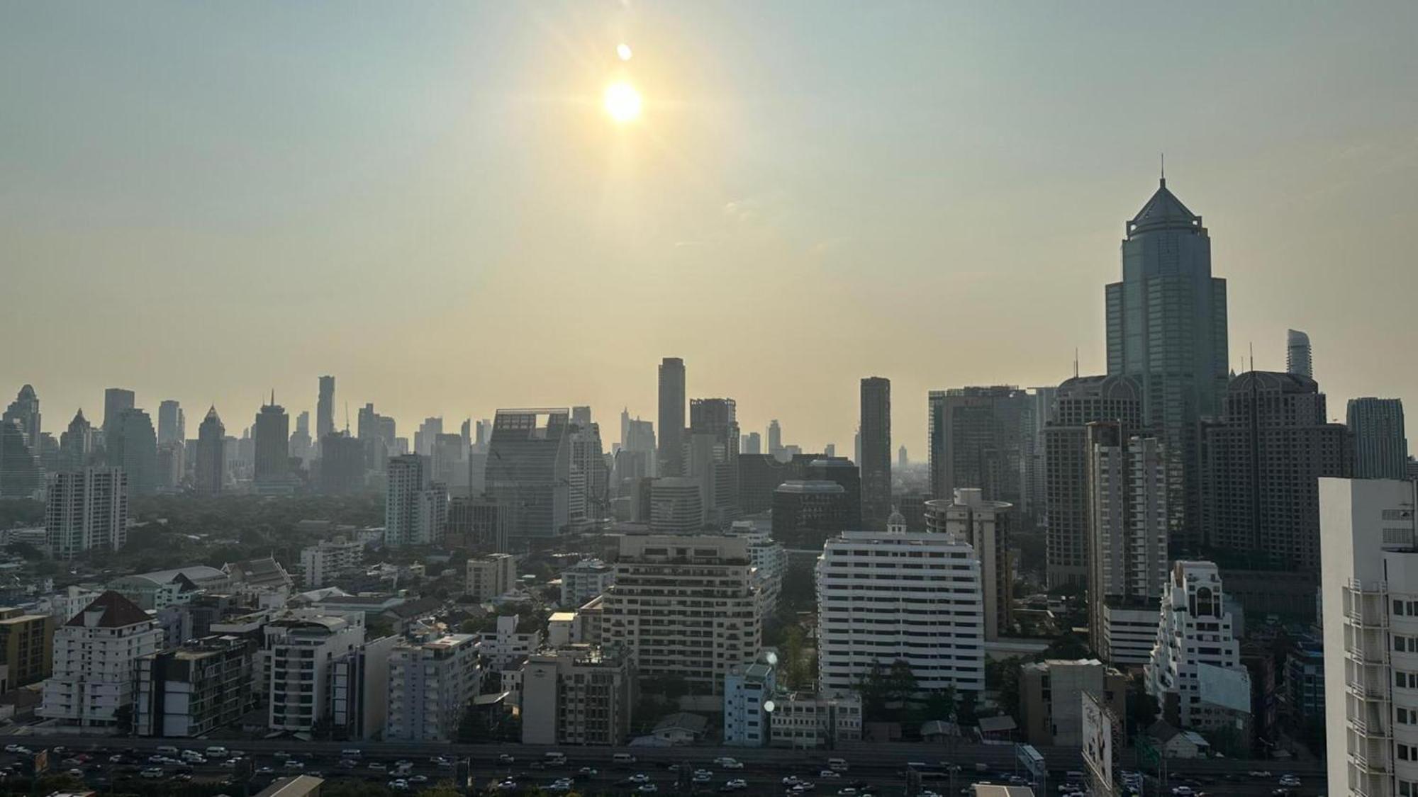 Affordable Serviced Apartments In Nana Omni Tower - Prime Sukhumvit Location 曼谷 外观 照片