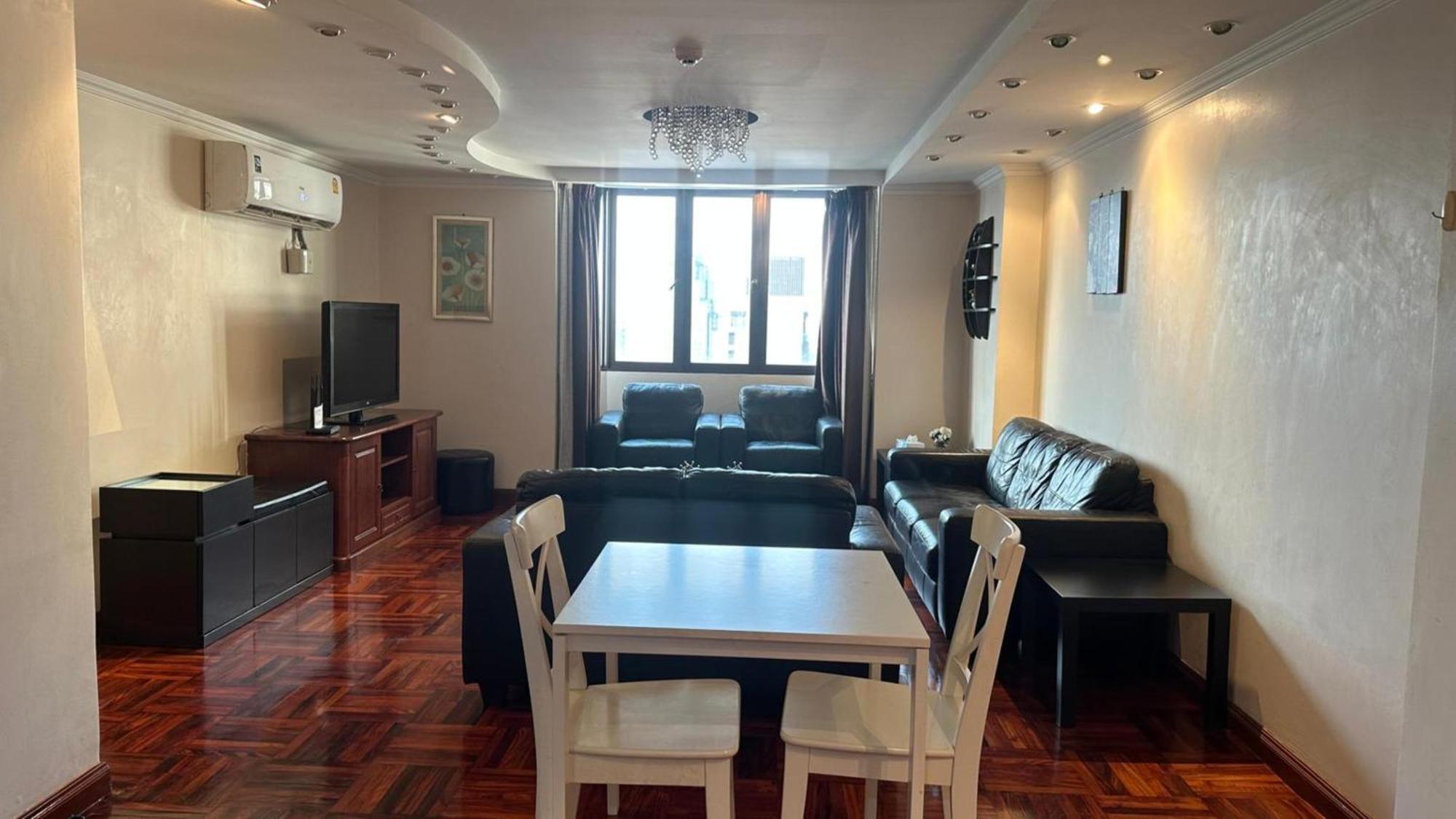 Affordable Serviced Apartments In Nana Omni Tower - Prime Sukhumvit Location 曼谷 外观 照片