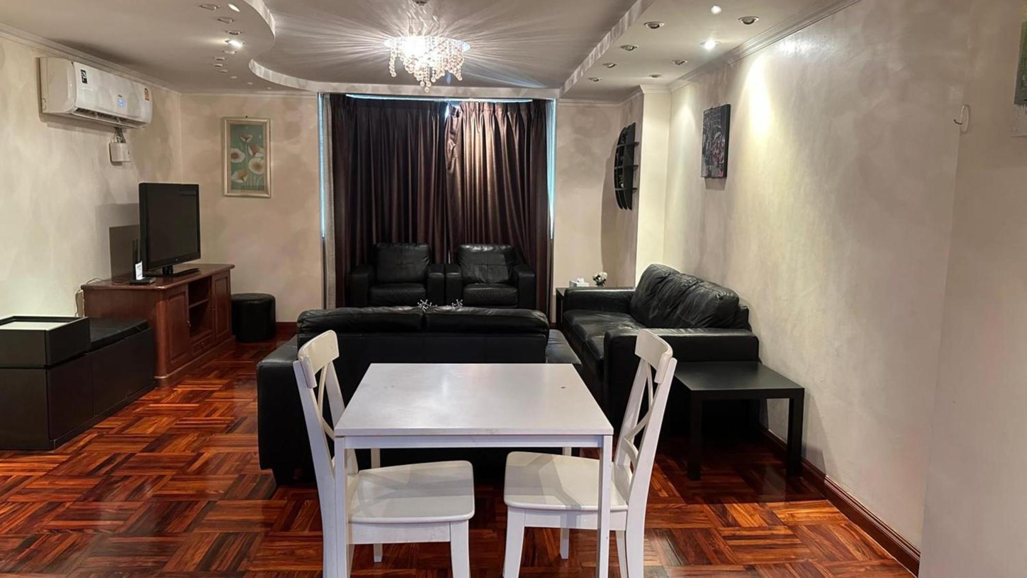 Affordable Serviced Apartments In Nana Omni Tower - Prime Sukhumvit Location 曼谷 外观 照片