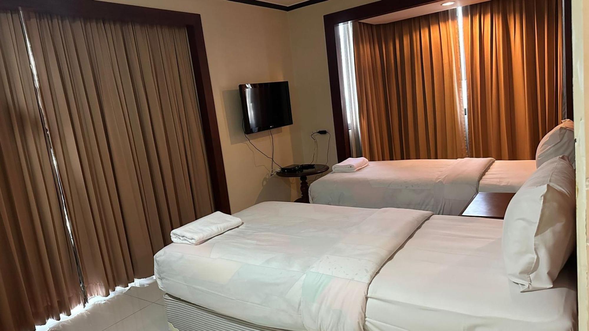 Affordable Serviced Apartments In Nana Omni Tower - Prime Sukhumvit Location 曼谷 外观 照片