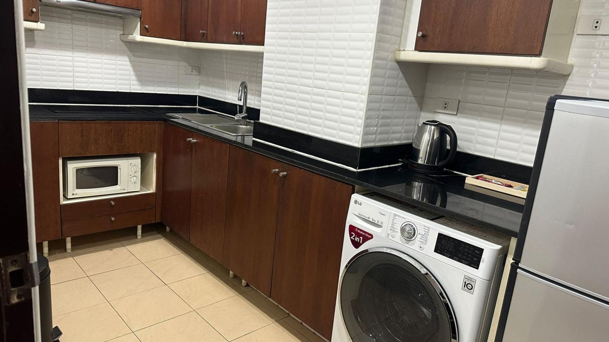 Affordable Serviced Apartments In Nana Omni Tower - Prime Sukhumvit Location 曼谷 外观 照片