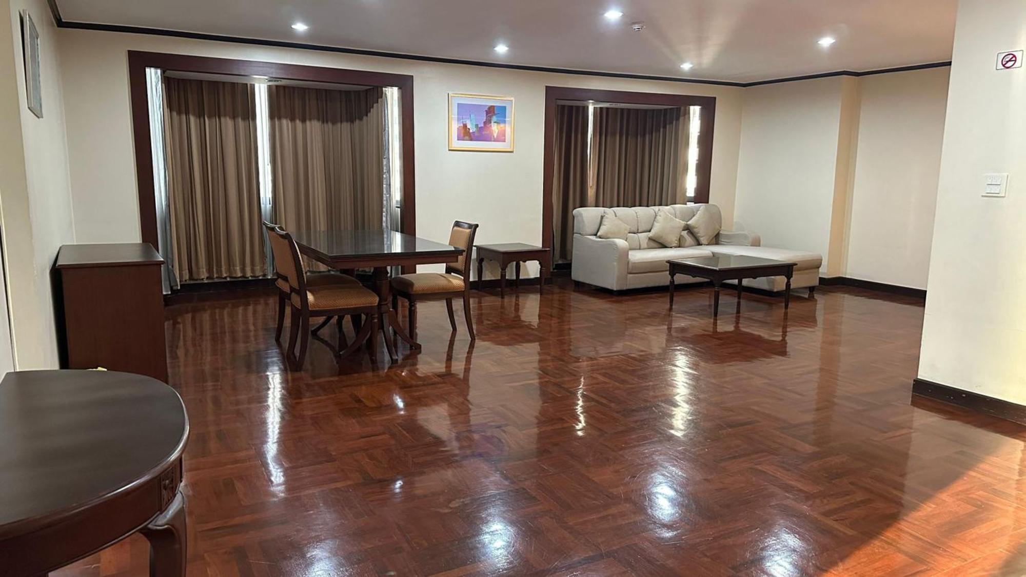 Affordable Serviced Apartments In Nana Omni Tower - Prime Sukhumvit Location 曼谷 外观 照片