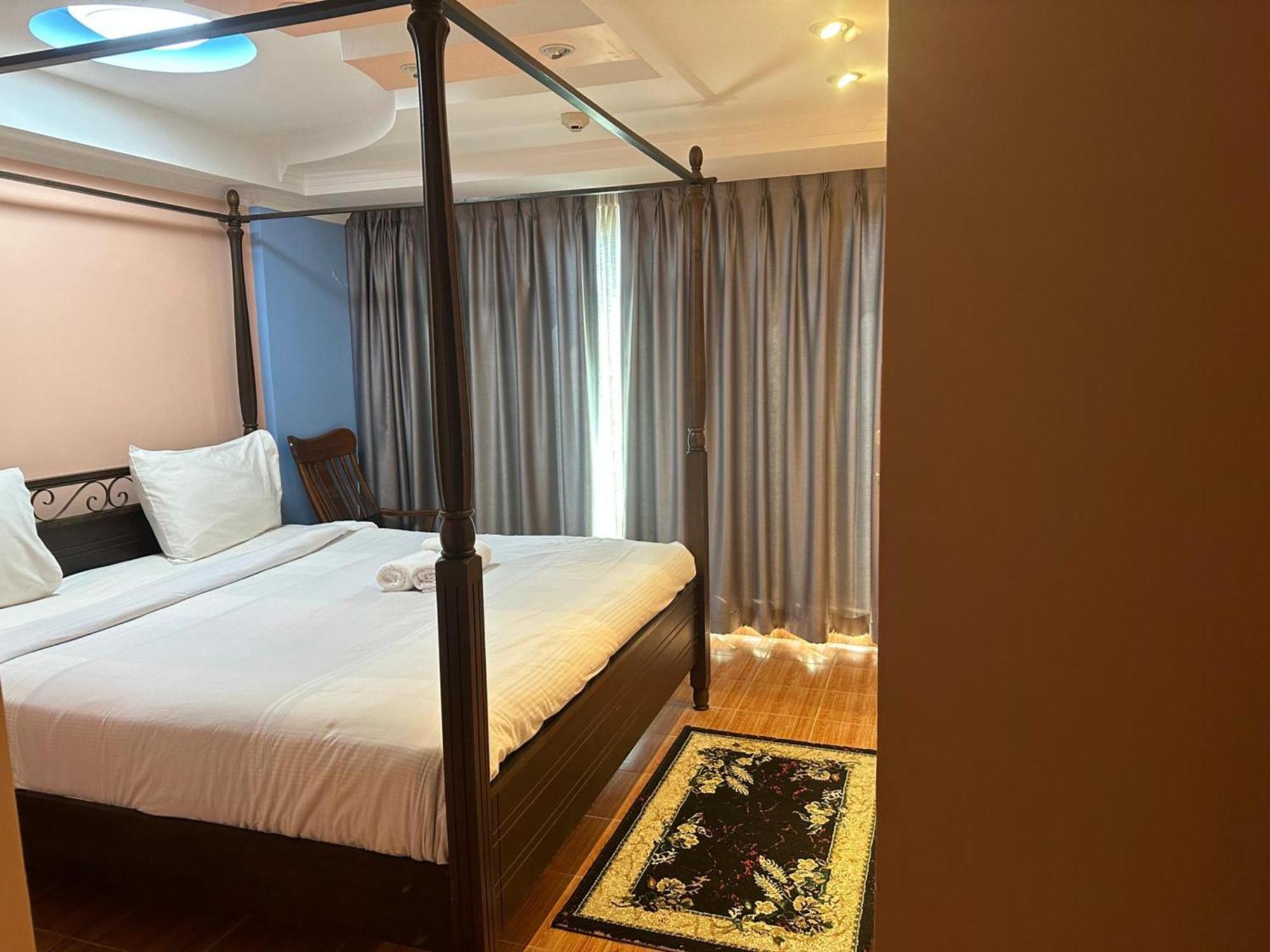 Affordable Serviced Apartments In Nana Omni Tower - Prime Sukhumvit Location 曼谷 外观 照片