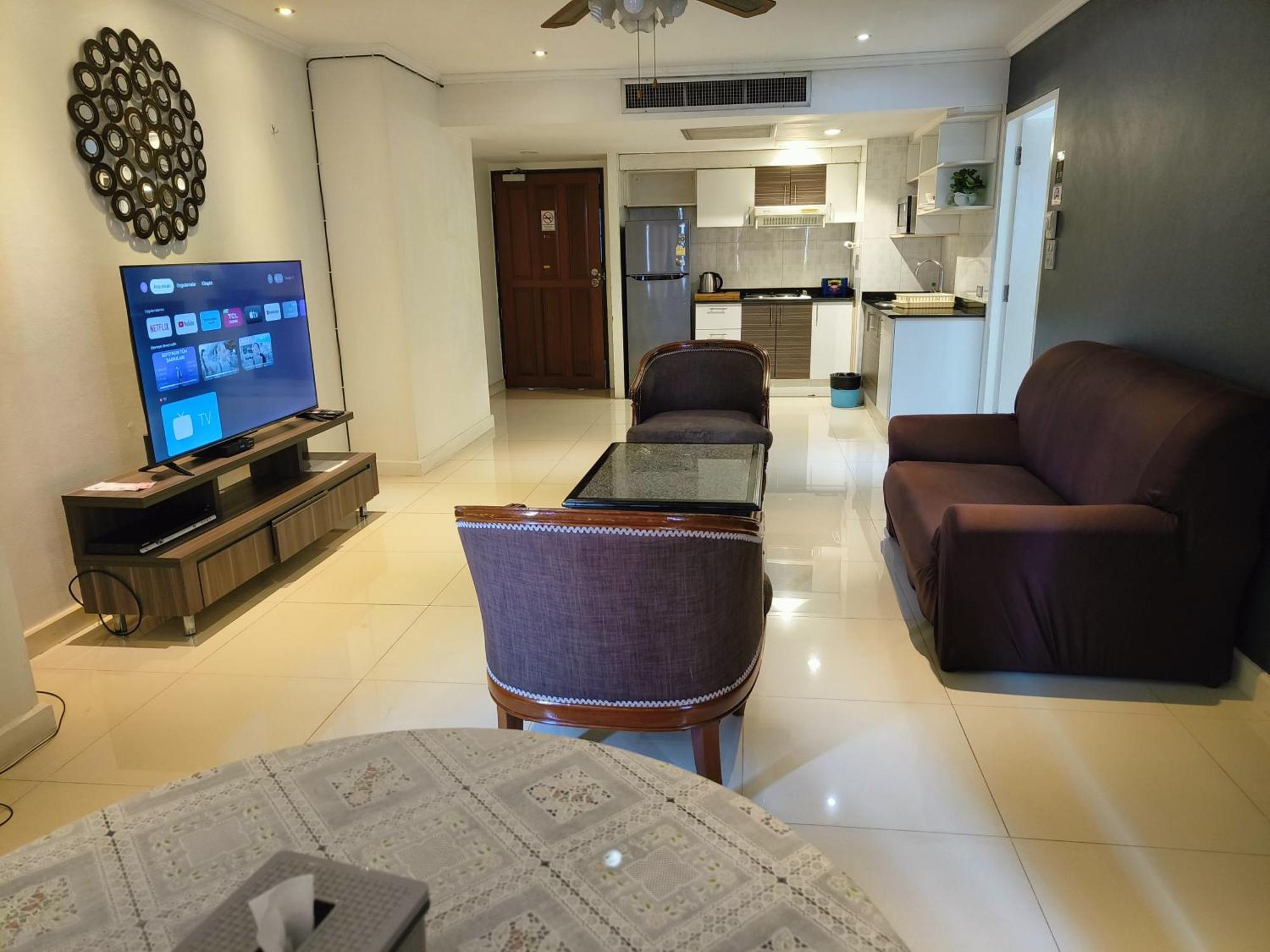Affordable Serviced Apartments In Nana Omni Tower - Prime Sukhumvit Location 曼谷 外观 照片