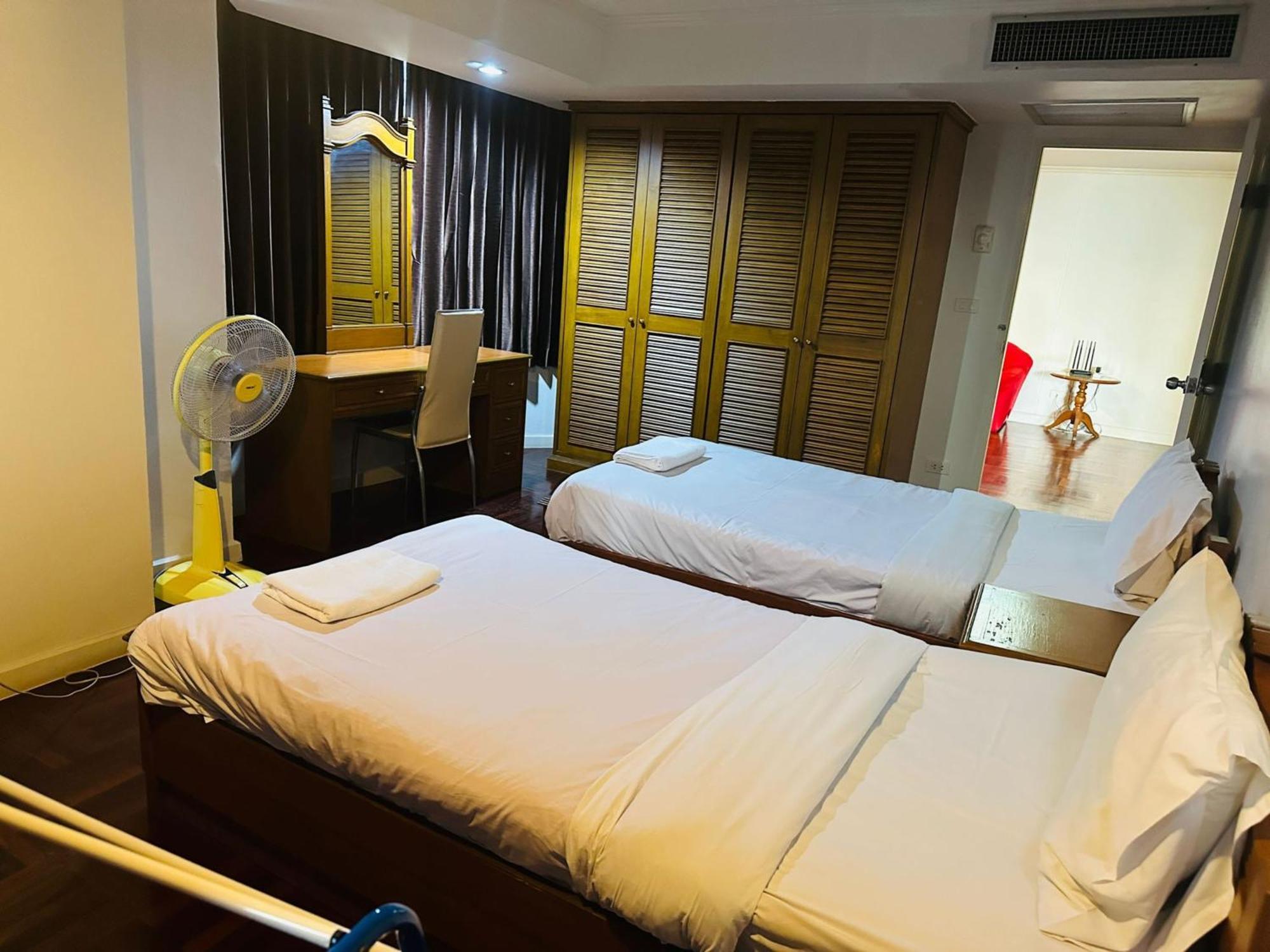 Affordable Serviced Apartments In Nana Omni Tower - Prime Sukhumvit Location 曼谷 外观 照片