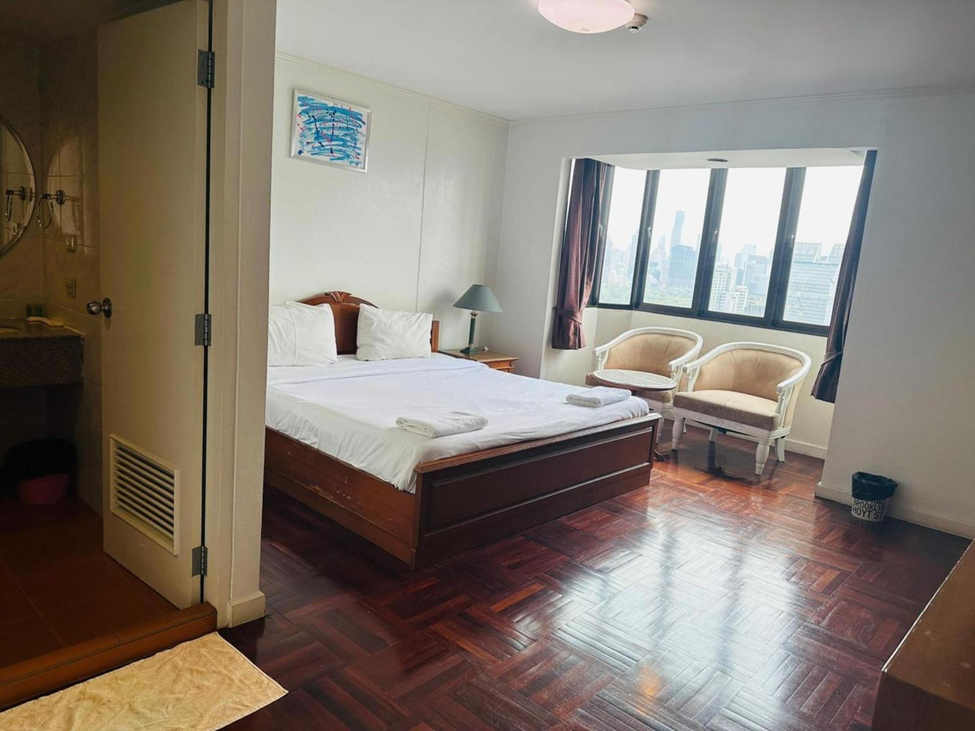 Affordable Serviced Apartments In Nana Omni Tower - Prime Sukhumvit Location 曼谷 外观 照片