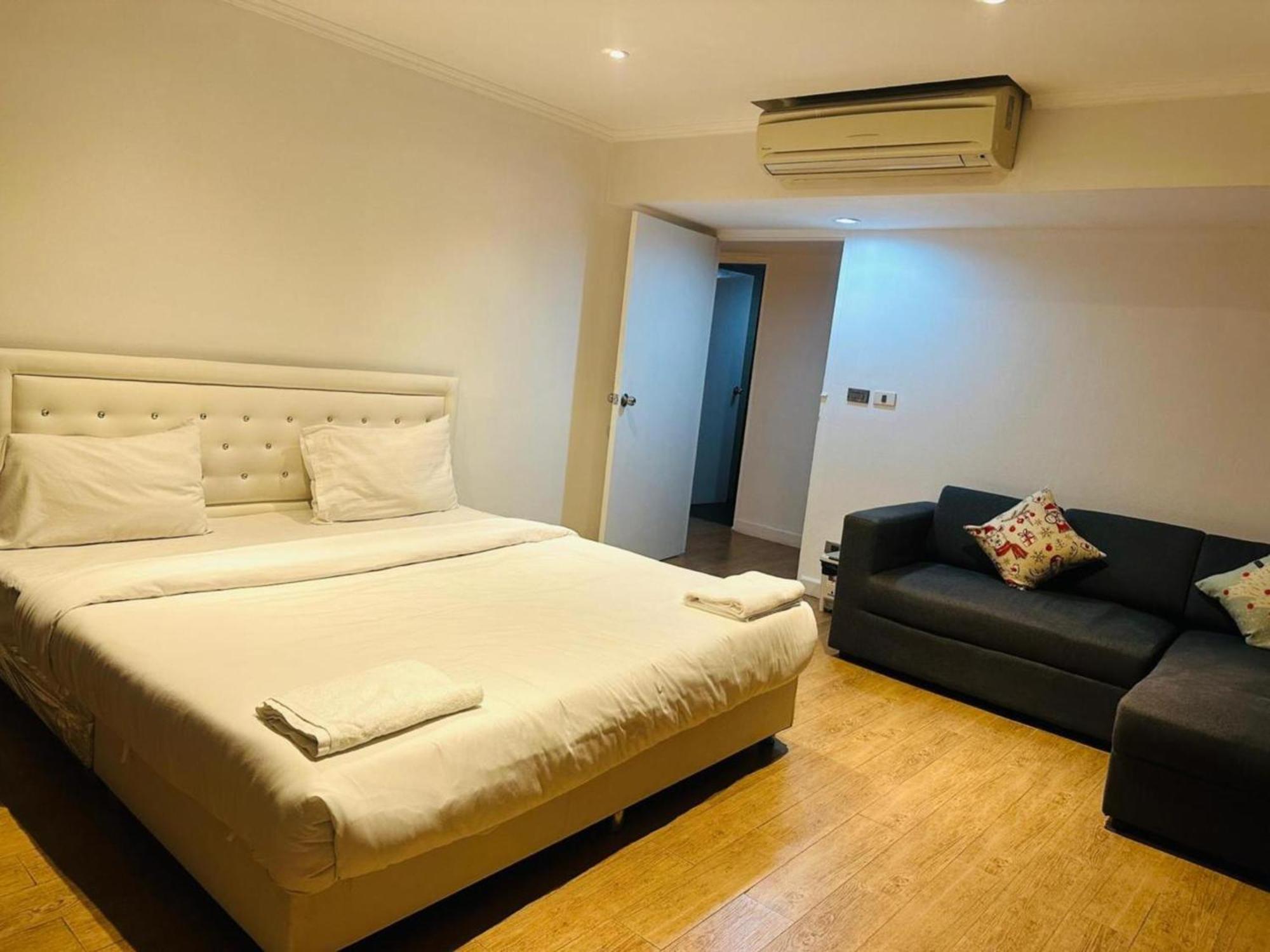 Affordable Serviced Apartments In Nana Omni Tower - Prime Sukhumvit Location 曼谷 外观 照片