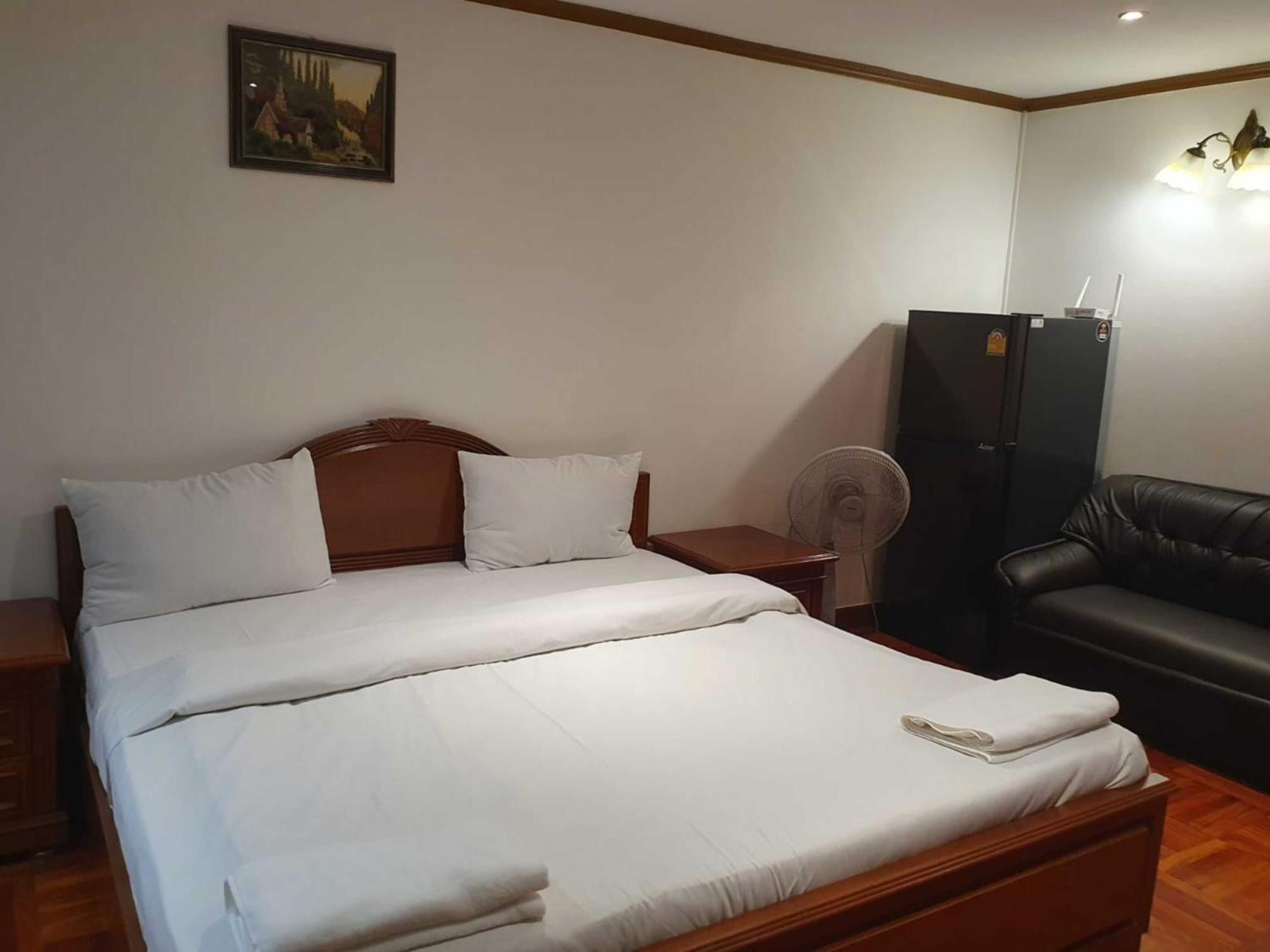 Affordable Serviced Apartments In Nana Omni Tower - Prime Sukhumvit Location 曼谷 外观 照片