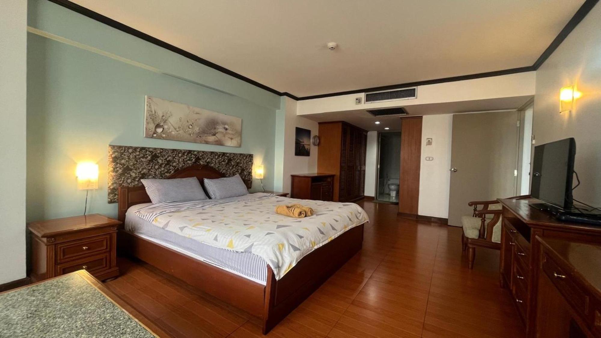 Affordable Serviced Apartments In Nana Omni Tower - Prime Sukhumvit Location 曼谷 外观 照片