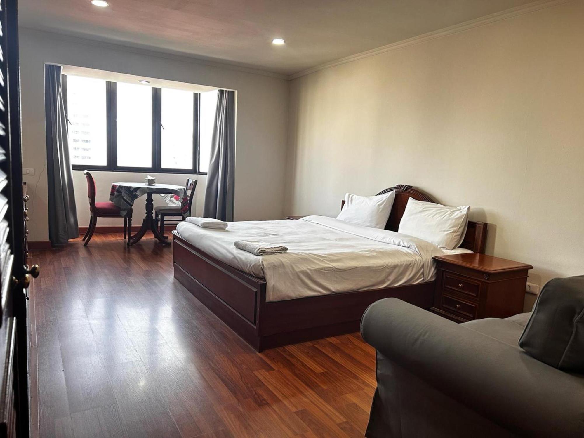 Affordable Serviced Apartments In Nana Omni Tower - Prime Sukhumvit Location 曼谷 外观 照片